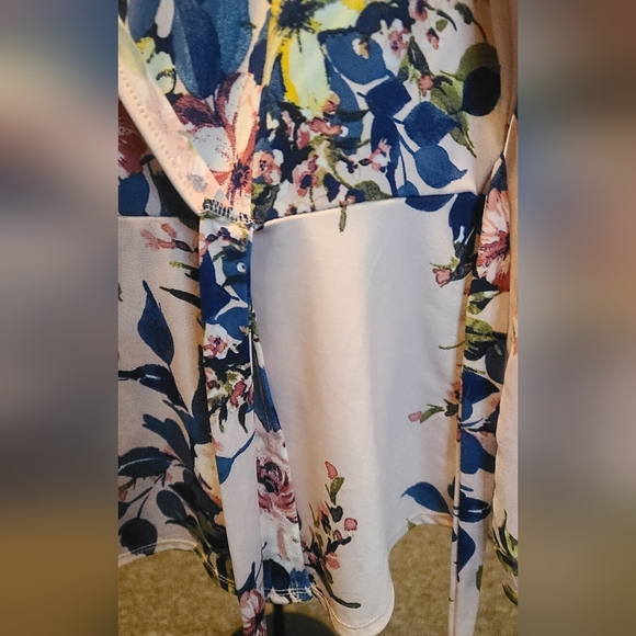 Pink Floral Bell Sleeve Top - Picture 6 of 8